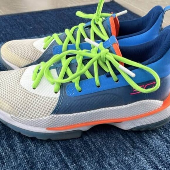 Youth Under Armour Steph Curry Basketball/Running Shoes - Picture 1 of 4